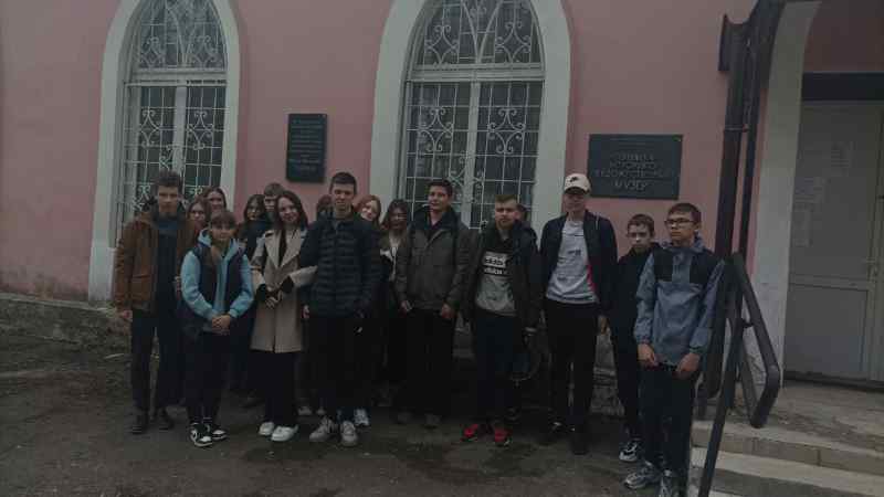 24 апреля ученики нашей школы посетили Рославльский историко-художественный музей.
